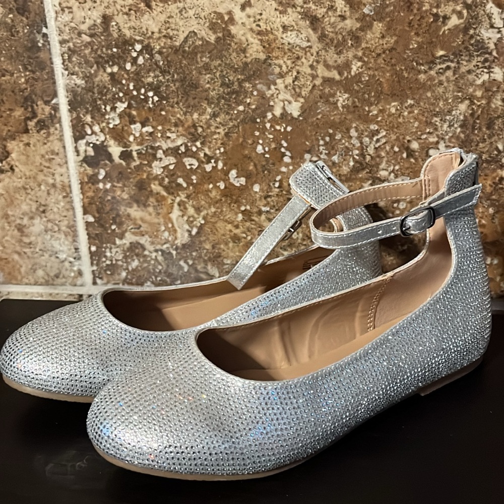 Flats - Picture 2 of 3